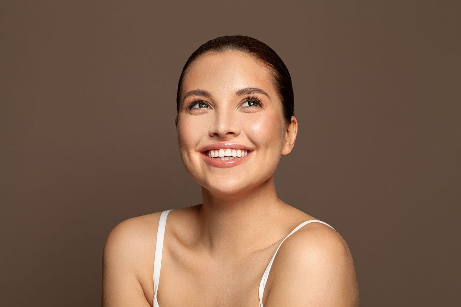 Model with blue eyes and natural makeup.